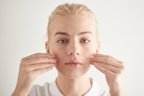 Le yoga du visage : la méthode naturelle pour raffermir et tonifier votre peau